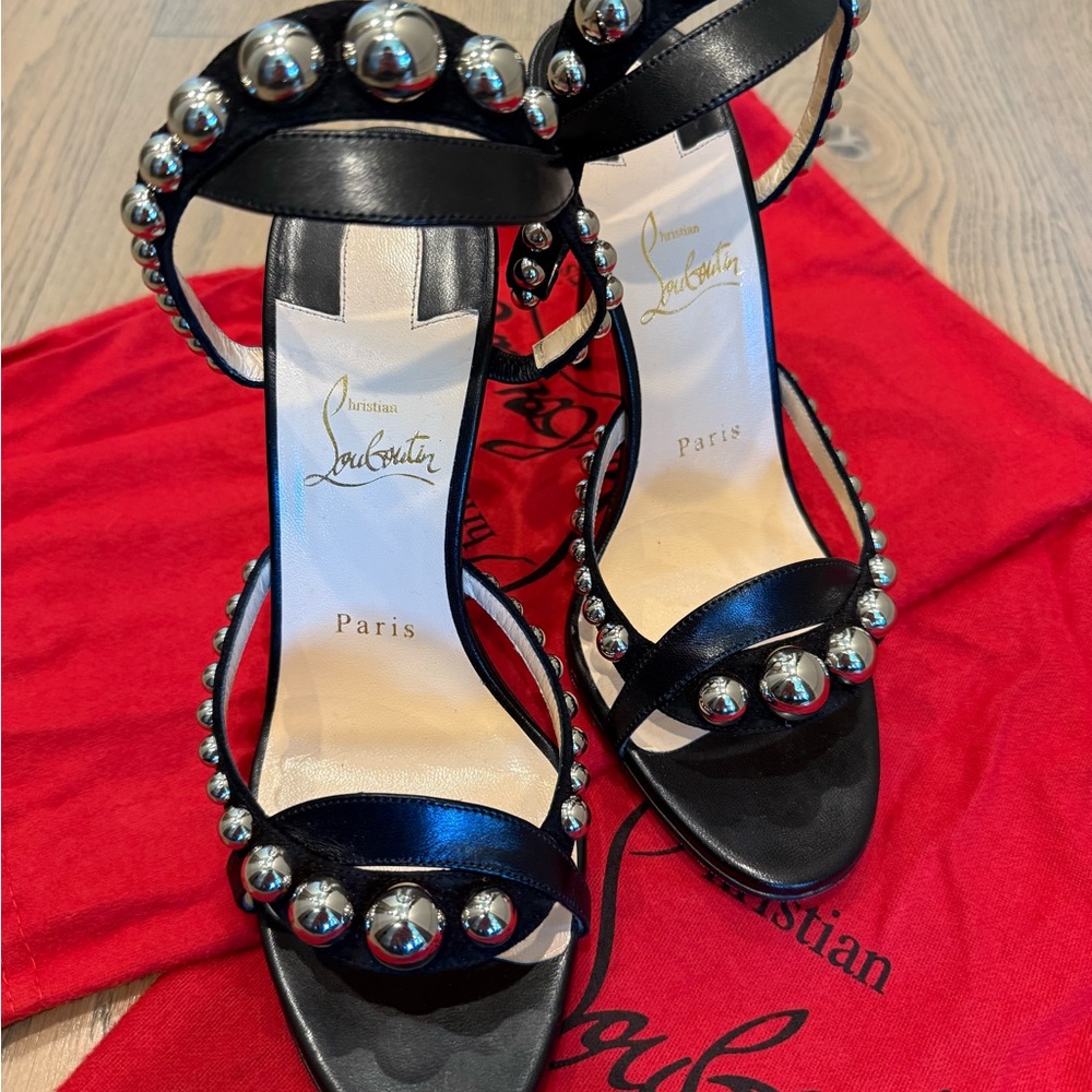 Christian Louboutin Black and Silver Studded Heels Galeria 100